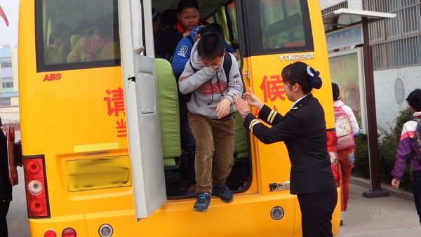 半月数起幼童遗落校车致死，谁之过