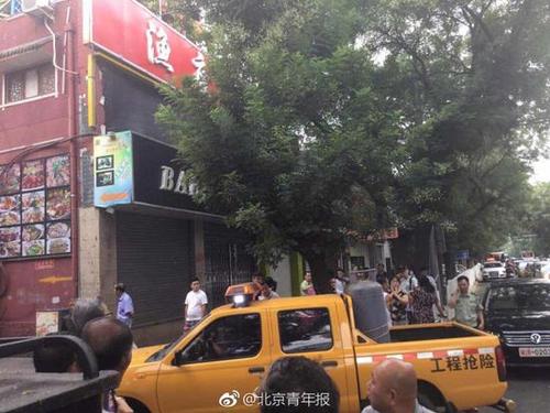 北京新街口一餐饮店发生爆炸 有人路过浑身是血