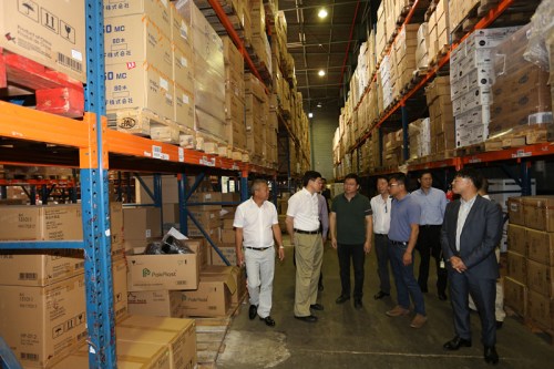 冯志农一行参访利鑫公司。