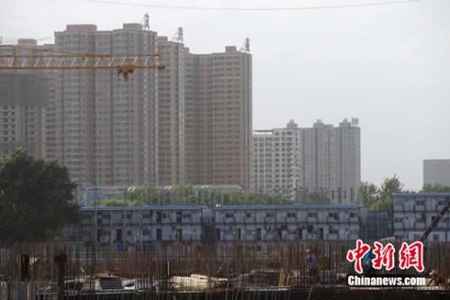资料图:正在建设施工中的工地。 <a target='_blank' href='http://www.chinanews.com/' _fcksavedurl='http://www.chinanews.com/'></table>中新社</a>发 张云 摄