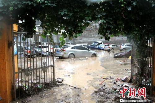 绥德县受灾严重的二道街。　田进 摄