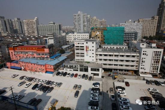 选址在城市CBD和交通便捷的地区，提出了“30分钟生活圈”的概念的“魔方公寓”。新华社记者方喆 摄