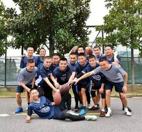 ??瘴朗客跷爸泳1弦?已成为一名海军军官