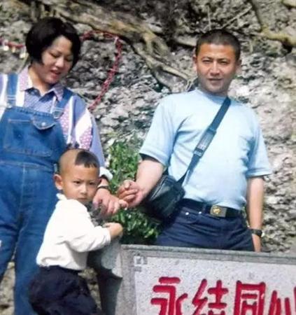 海空卫士王伟之子军校毕业 已成为一名海军军官