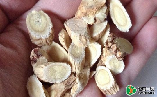 黄芪泡水喝有什么功效