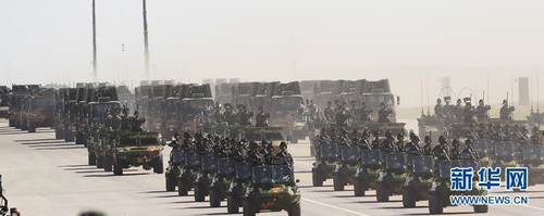 7月30日，庆祝中国人民解放军建军90周年阅兵在位于内蒙古的朱日和训练基地举行。中共中央总书记、国家主席、中央军委主席习近平检阅部队并发表重要讲话。这是特种兵方队。新华社记者 琚振华 摄 图片来源：新华网