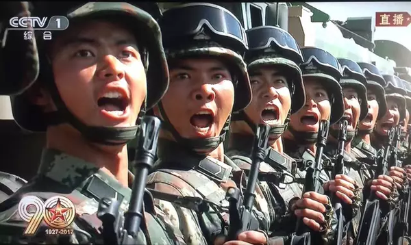 燃爆的沙场大阅兵 传递了五个重大信号