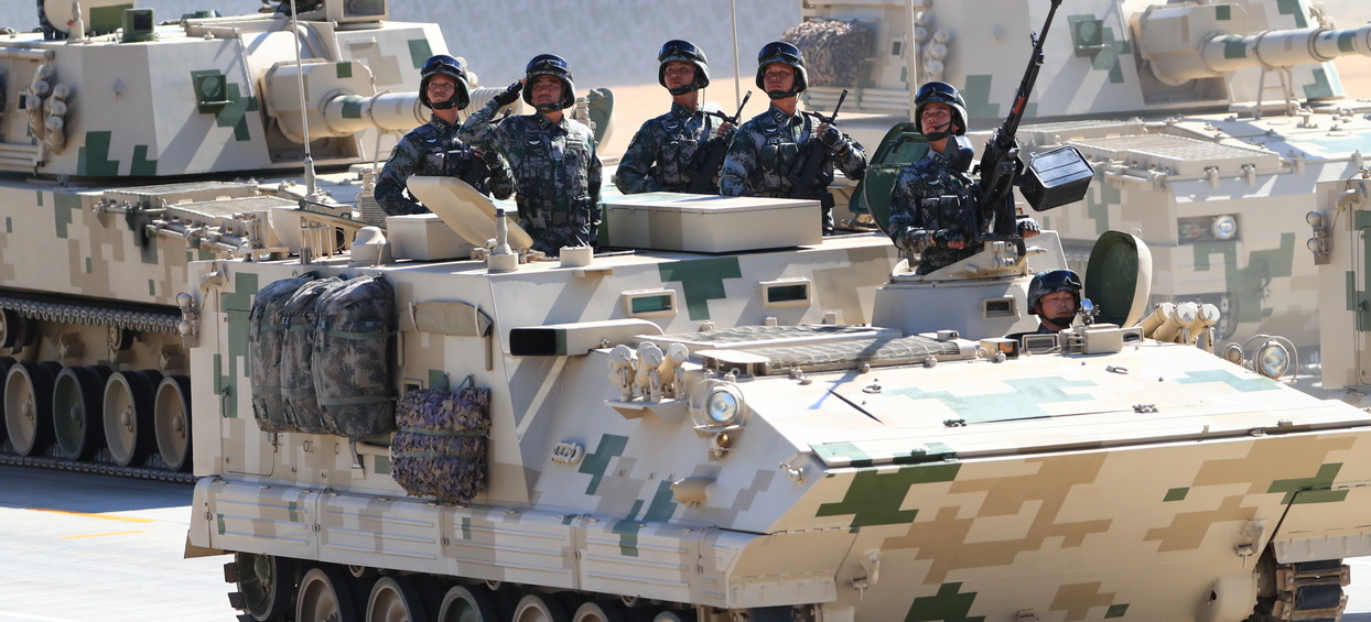        庆祝中国人民解放军建军90周年阅兵举行