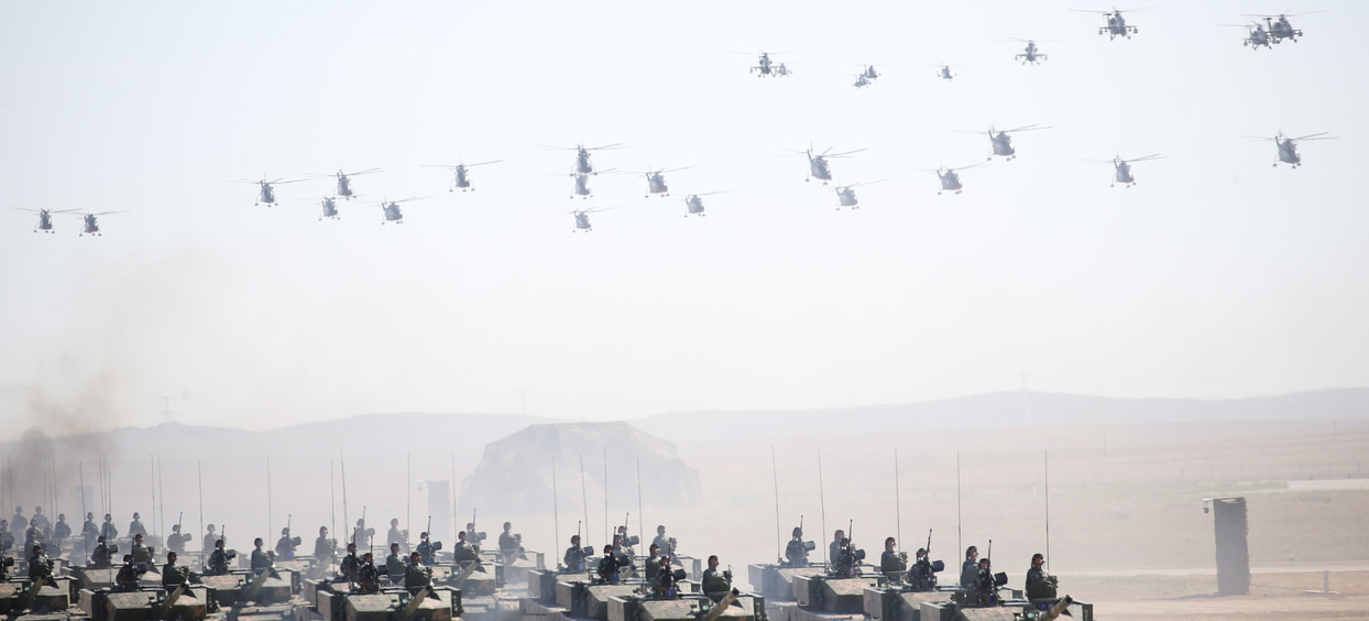                         庆祝中国人民解放军建军90周年阅兵举行