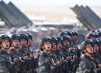 沙场阅兵：人民军队最好的“生日礼物”