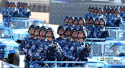 建军90周年女兵首次亮相 亲历者揭秘"魔鬼训练"