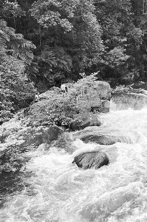 桂林一山区突发山洪致4人遇难