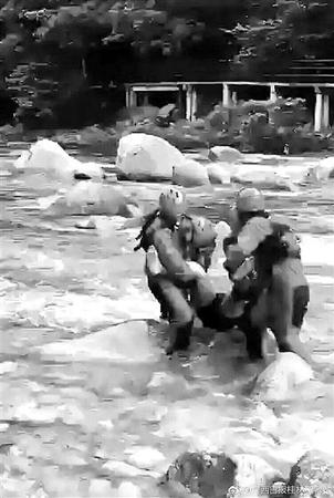 桂林一山区突发山洪致4人遇难