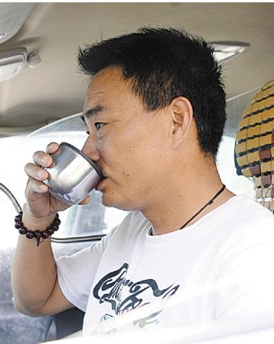 水不能喝太多，不然到处找厕所。