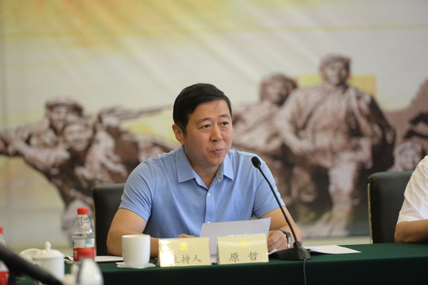 14座谈会主持人、人民政协报社副总编辑原哲