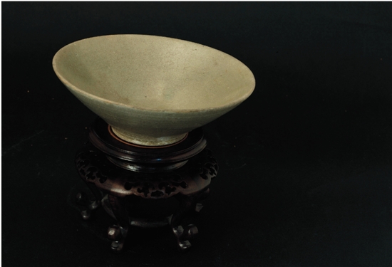 婺州窑 青釉玉璧底碗 高3.5cm 底径5.5cm 口径14.5cm 婺州窑 青釉玉璧底碗 高3.5cm 底径5.5cm 口径14.5cm