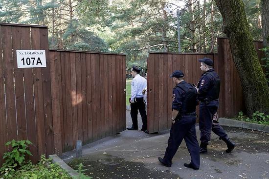 美驻俄使馆仓库开始转移物资 俄媒组团现场直播