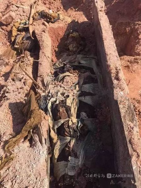 江西挖出明代古墓 江西挖出明代古墓