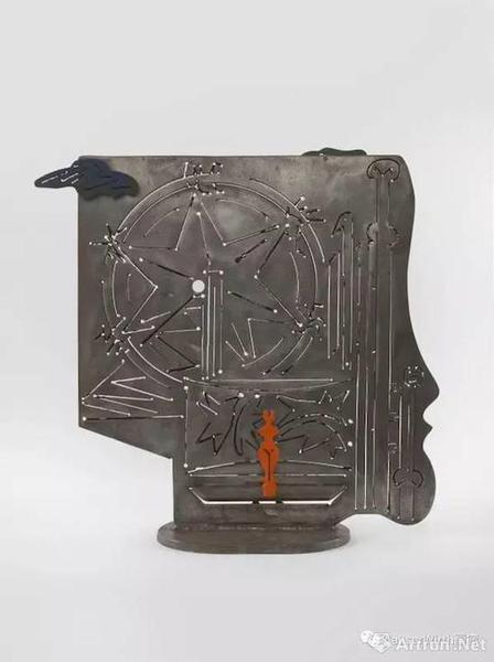 大卫·史密斯（David Smith），《钢铁绘画 II》（Steel Drawing II），1944 - 1945，钢铁 油漆，62.2 x 63.8 x 21.7 厘米 / 24 1/2 x 25 1/8 x 8 1/2 英寸。摄影： Genevieve Hanson，? 大卫·史密斯艺术资产，图片：大卫·史密斯艺术资产，豪瑟沃斯