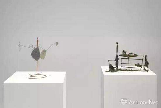 豪瑟沃斯苏黎世展览‘亚历山大·考尔德 / 大卫·史密斯’（Alexander Calder / David Smith）现场图。? 考尔德基金会，纽约 / 2017 ProLitteris，苏黎世，大卫·史密斯艺术资产，图片：大卫·史密斯艺术资产，考尔德基金会，豪瑟沃斯