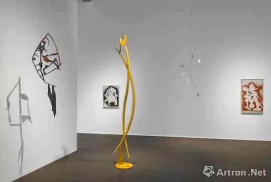 豪瑟沃斯苏黎世展览‘亚历山大·考尔德 / 大卫·史密斯’（Alexander Calder / David Smith）现场图。? 考尔德基金会，纽约 / 2017 ProLitteris，苏黎世，大卫·史密斯艺术资产，图片：大卫·史密斯艺术资产，考尔德基金会，豪瑟沃斯