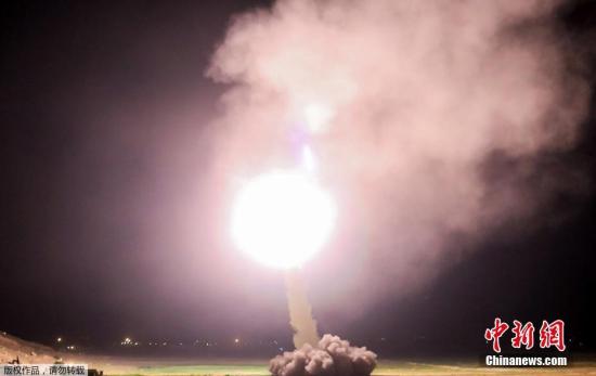 声明称，此举是回应此前恐怖分子在首都德黑兰犯下的罪行。导弹经过伊朗领空后，成功打击设定的目标。这是伊朗伊斯兰革命卫队首次从本土向他国发射导弹，对恐怖分子在代尔祖尔的基地造成严重打击。声明还称，伊斯兰革命卫队此次行动传递的消息是清晰的，伊朗在警告恐怖分子以及他们在地区和跨地区的支持者们，如果再次向伊朗发动恐怖袭击，伊斯兰革命卫队会把他们送进地狱。