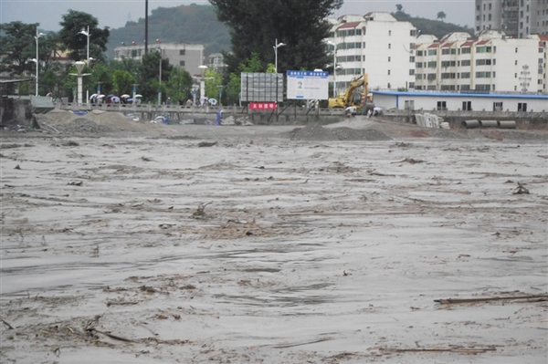陕西遭遇百年不遇洪水2 陕西遭遇百年不遇洪水2