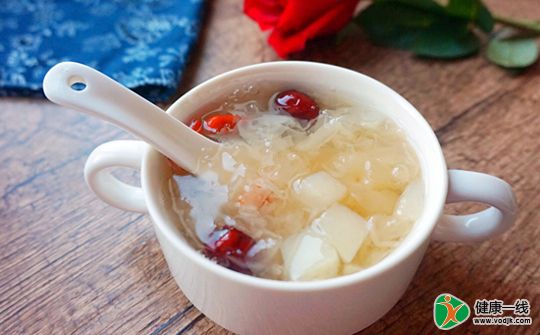 银耳滋补美容 DIY银耳雪梨粥