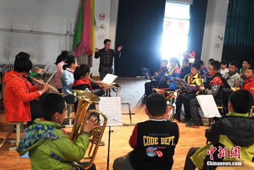 资料图：兰州实验小学学生在学校管乐队进行免费的“课后教育”管乐类的培训。 <a target='_blank' href='http://www.chinanews.com/'>中新社</a>记者 杨艳敏 摄