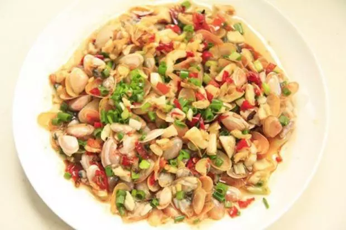 西湖边每天捞起半吨海瓜子 网友:葱油还是红烧