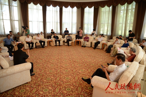 “墨韵诗魂”——赵学敏二十四节气自作诗书展暨《情倾生态》出版座谈会现场