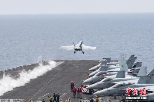 资料图:美军舰载机 点击进入下一页