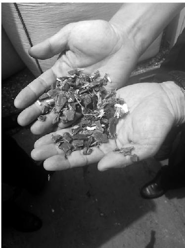 以后这样的废旧塑料就不能再进口了。 钟卉 摄