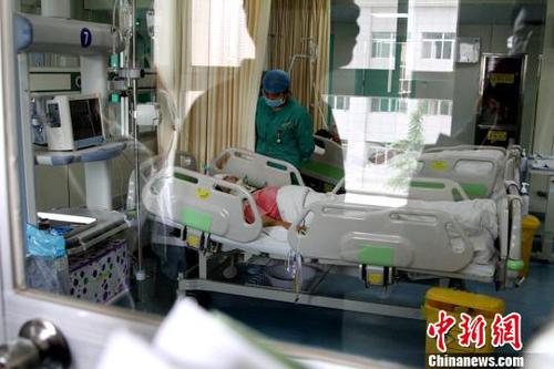 西安济仁医院ICU救治伤者?！√锝?摄