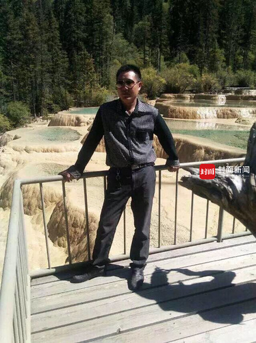 最美逆行武警陪衬者非自顾逃命 在游客拿行李