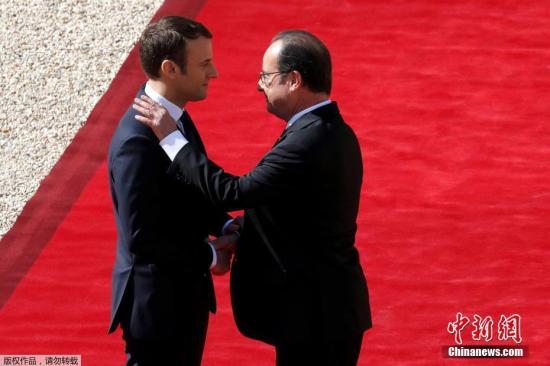 资料图：法国总统马克龙与前总统奥朗德。