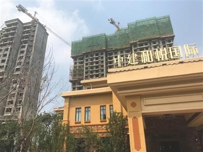 中建·和悦国际销售人员表示：“当天下证(办理准购证)需要花4.5万，一周下证花3万。成功帮助顾客办理过。”