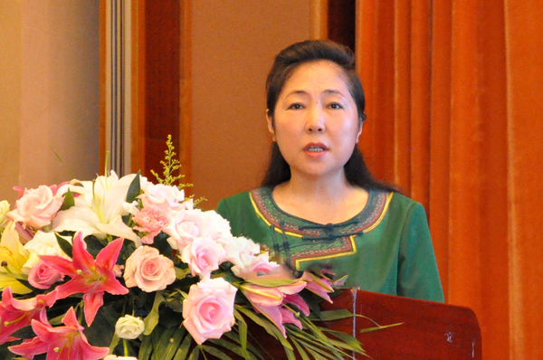 内蒙古自治区卫计委党组成员、蒙中医药管理局局长乌兰致辞