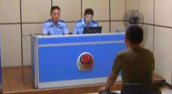 网友吐槽食堂难吃被拘