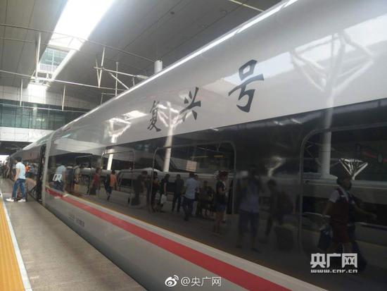 复兴号京津冀开跑时速300公里 全程可用WiFi