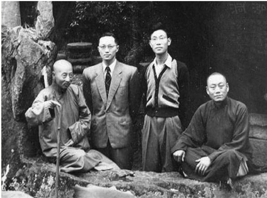 合影(右坐者秦康祥) 合影(右坐者秦康祥)