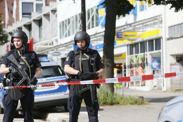 美国男子因发型像纳粹被袭击