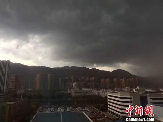 “天鸽”逼近:云南启动暴雨Ⅲ级应急响应昆明大雨袭城