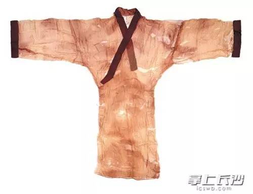 直裾素纱褝衣。资料图片