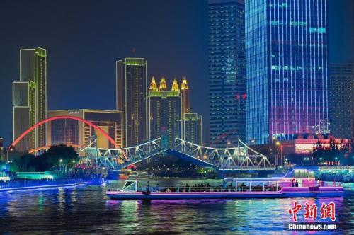 第十三届全运会即将开幕，“点亮海河”活动在天津海河两畔的进行了彩排、预演。 <a target='_blank' href='http://www.chinanews.com/'>中新社</a>记者 佟郁 摄 