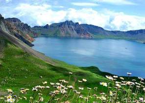 长白山生态?；ぜ褪担褐温躺琳?>
						<h1>
							
								长白山筑牢绿色生态屏障
							
							
						</h1>
						<p>
							长白山把生态保护作为最基本的价值取向和最普惠的民生福祉，努力形成资源节约和?；せ肪车目占涓窬?、产业结构和生产生活方式。
						</p>
					</a>
				
				</div>
			</div>
			<!--第三部分结束-->

			<!--第四部分开始 评论解读-->
			<style>
				#ct4{
					margin-bottom:30px;
					padding-top:53px;
				}
				#ct4 .maincatalog_center{
					width:479px;
					height:30px;
					overflow:hidden;
					background-image: url(