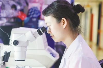 女子29岁成为北大博导 能跑马拉松会做蛋糕裱花