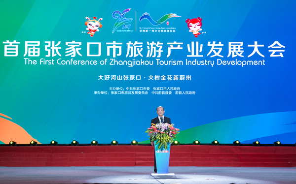 市委书记回建宣布大会开幕 市委书记回建宣布大会开幕