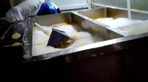 央视:在海底捞公关面前心软就是对自己残忍