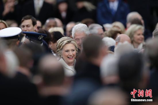 特朗普曾经的对手希拉里和丈夫克林顿出席典礼。 <a target='_blank' href='http://www.chinanews.com/'>中新社</a>记者 廖攀 摄